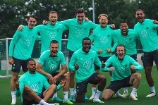 天博app官方-夏洛特黄蜂训练开放日，国际比赛日主帅复盘引欢呼，荷甲在即，团队化学反应显著