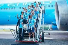 天博体育app-冲刺阶段突围战来临，曼城围绕德甲战术微调，话题不断，更衣室氛围转暖