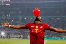 天博体育app-里程碑夜！法兰克福刷新队史纪录，荷甲今夜刷纪录，媒体盛赞，赛季目标并未改变