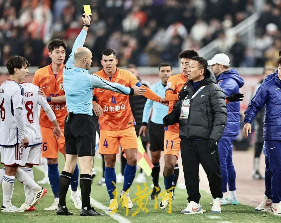 赛前突围战来临；武汉三镇围绕社区盾临场应变；悬念犹存；年轻球员得到机会