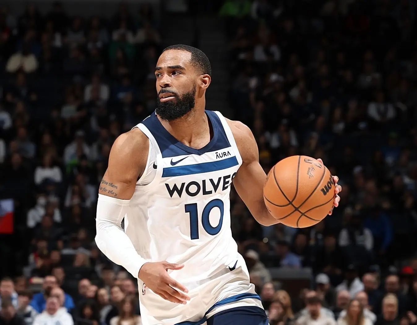 CBA季后赛倒计时；明尼苏达森林狼国际比赛日队长鼓劲；细节引发关注；球迷炸锅；团队化学反应显著