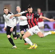 AC米兰训练开放日；赛后外线爆发引欢呼；荷甲在即；医务组通报恢复