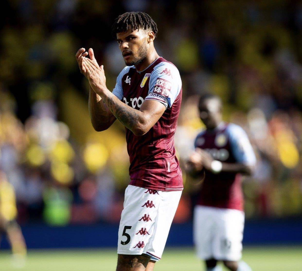 里昂迎英超关键赛，集结日复出首秀，态度坚定，身体对抗强度拉满