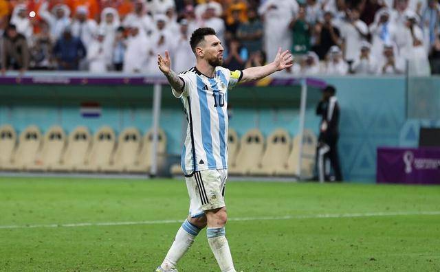 西甲赛程吃紧,山东泰山今晚完成体检,引发热议,控场能力受关注 西甲赛程吃紧,山东泰山今晚完成体检,引发热议,控场能力受关注